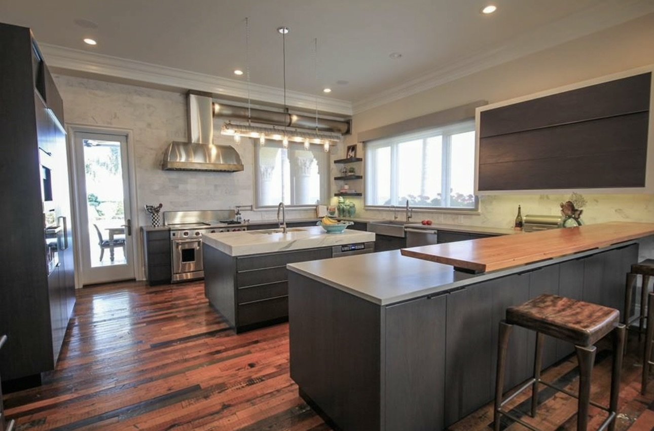 Modern kitchen with island and wood flooring